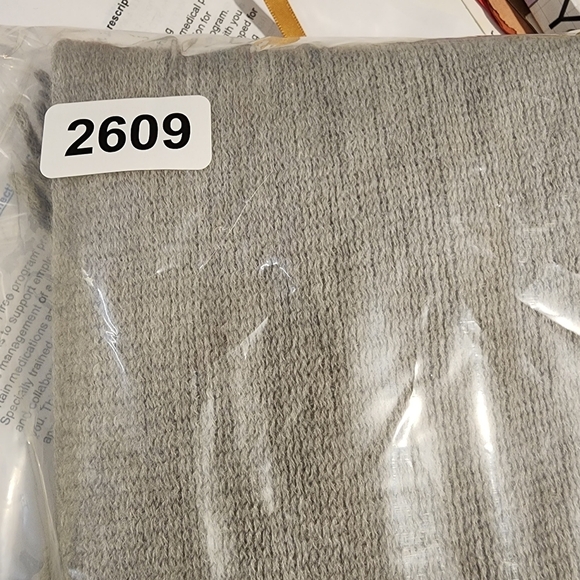 CALVIN KLEIN Light Gay Fringe scarf - Picture 8 of 8